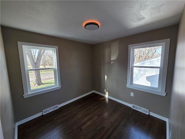 212 W Cambridge Road, Belton, MO 64012