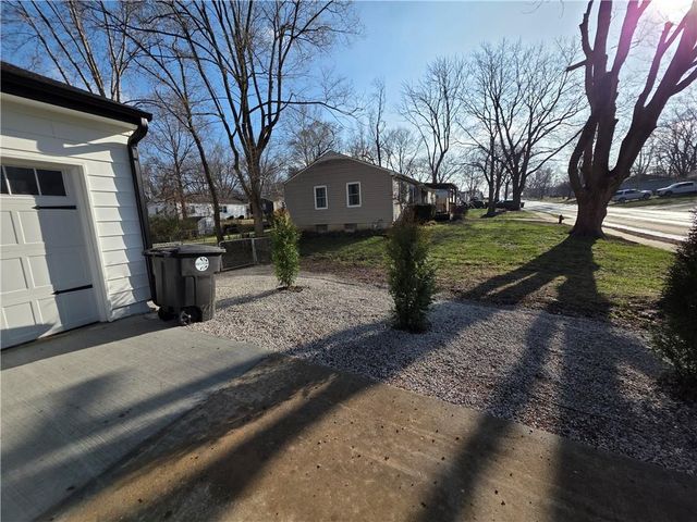 212 W Cambridge Road, Belton, MO 64012