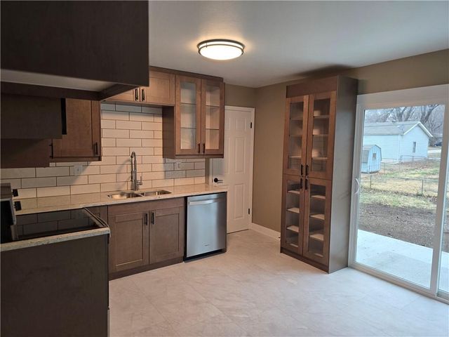 212 W Cambridge Road, Belton, MO 64012