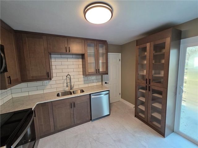 212 W Cambridge Road, Belton, MO 64012