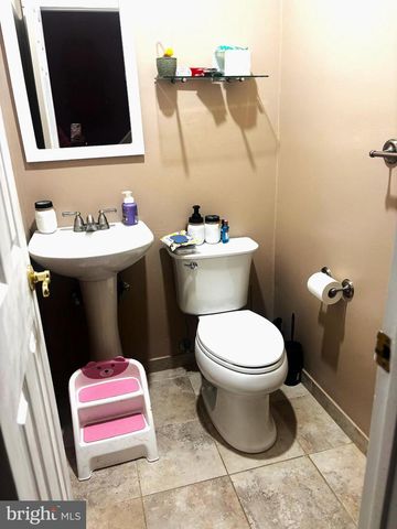 2905 MADALINE DR, Avenel, NJ 07001