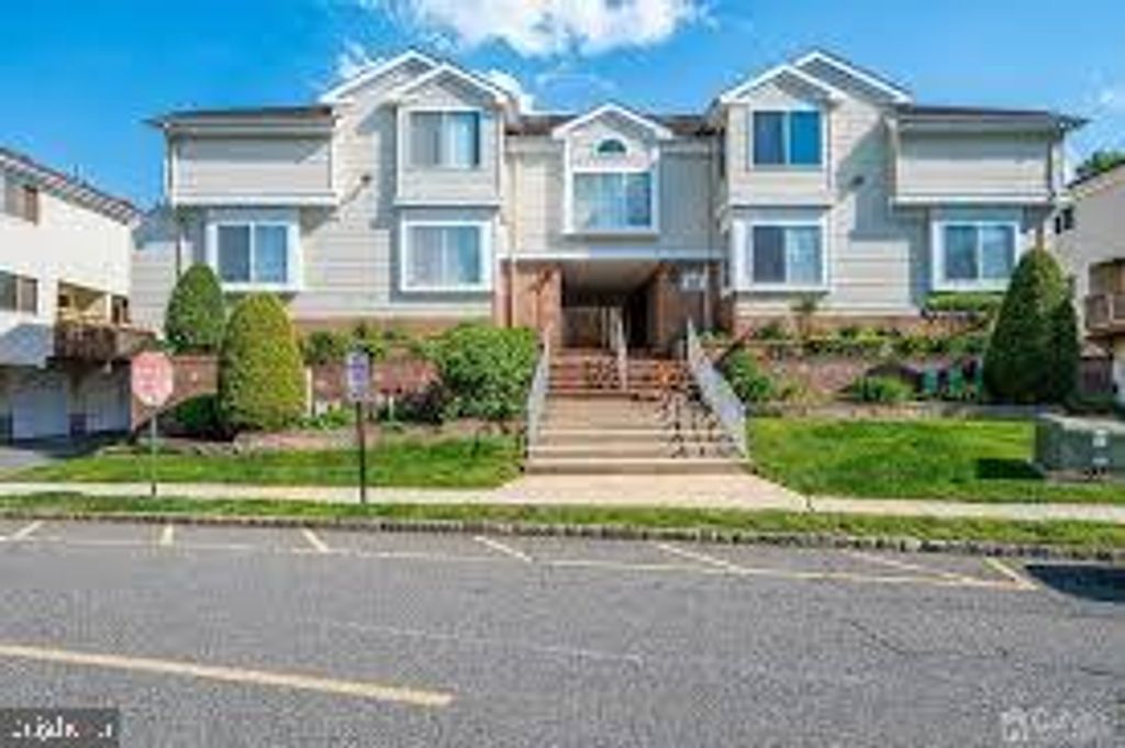 2905 MADALINE DR, Avenel, NJ 07001