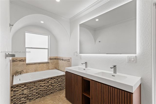 405 SE 4th Ter, Dania Beach, FL 33004