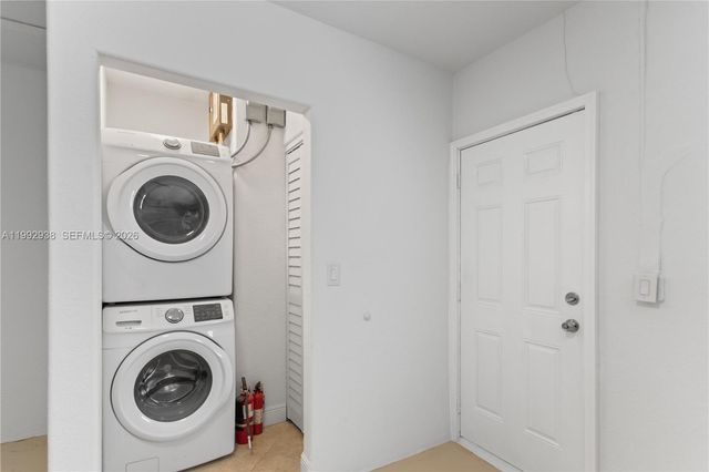 405 SE 4th Ter, Dania Beach, FL 33004