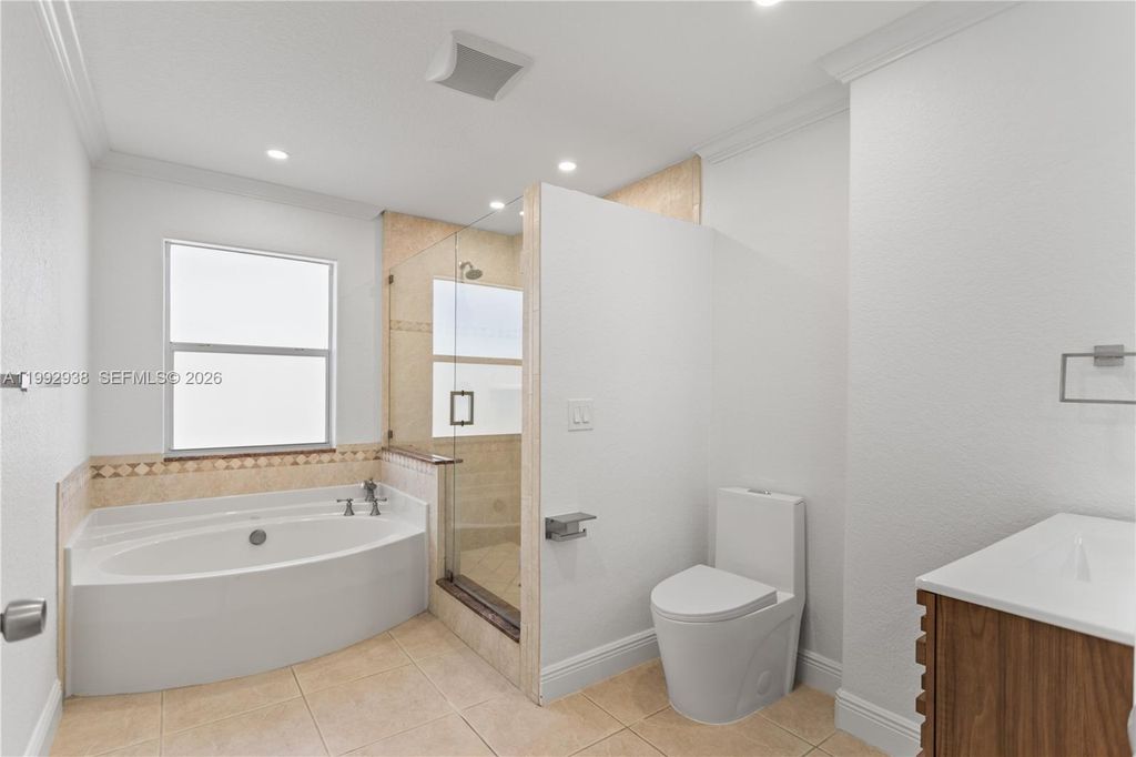 Image 24 of property listing at 405 SE 4th Ter, Dania Beach, FL 33004