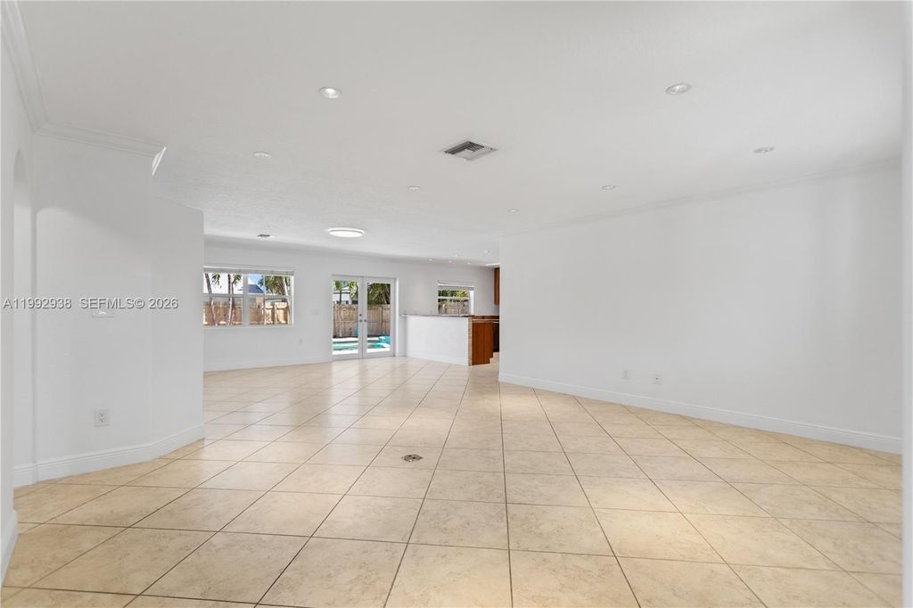 Image 3 of property listing at 405 SE 4th Ter, Dania Beach, FL 33004