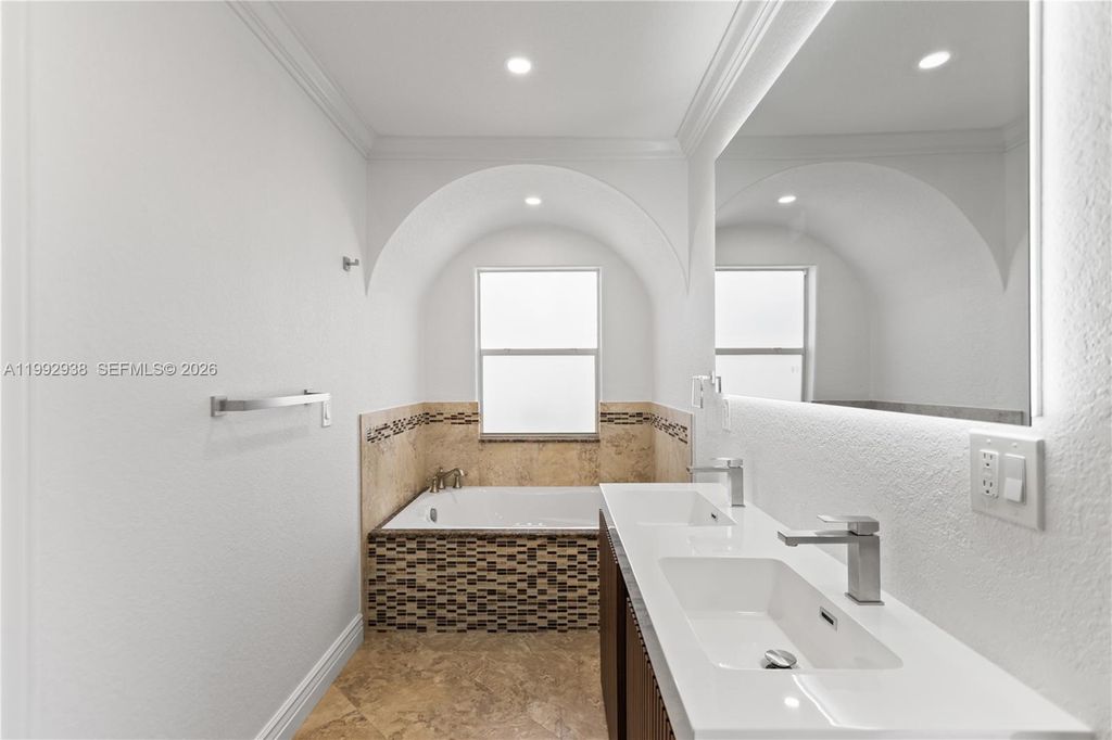 Image 38 of property listing at 405 SE 4th Ter, Dania Beach, FL 33004