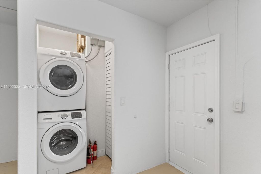 Image 40 of property listing at 405 SE 4th Ter, Dania Beach, FL 33004