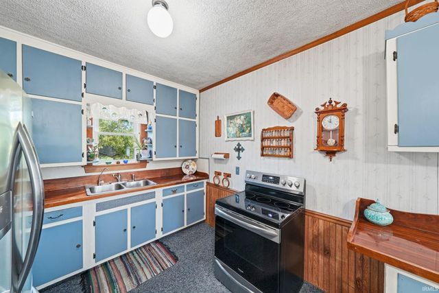 11722 N River Road, New Haven, IN 46774