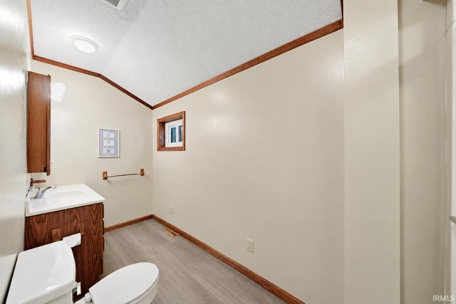 11722 N River Road, New Haven, IN 46774