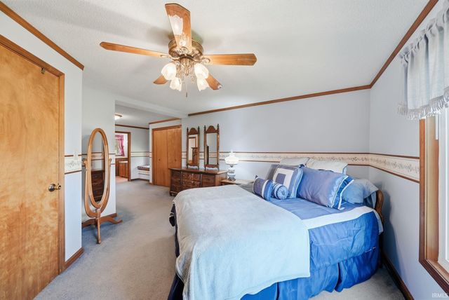 11722 N River Road, New Haven, IN 46774