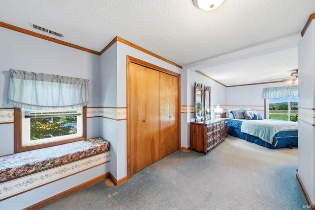 11722 N River Road, New Haven, IN 46774