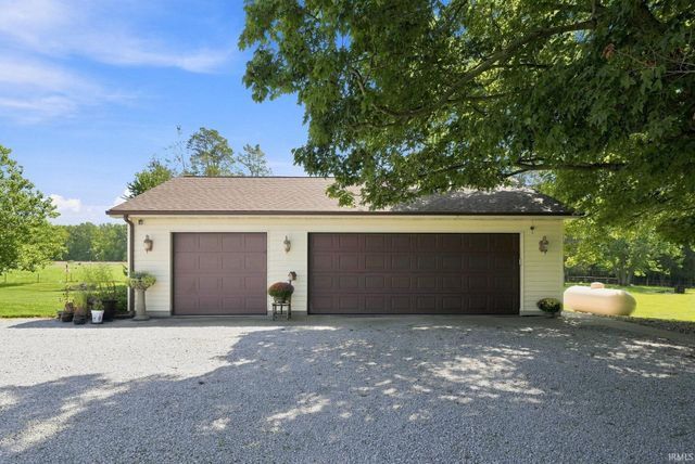 11722 N River Road, New Haven, IN 46774