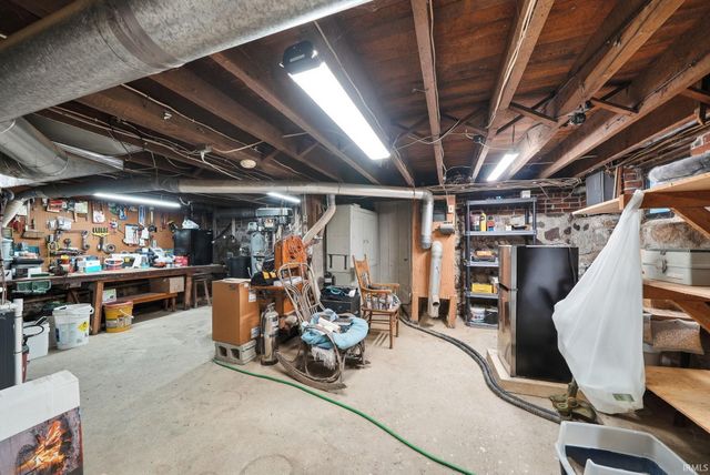 11722 N River Road, New Haven, IN 46774