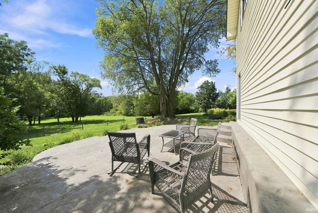 11722 N River Road, New Haven, IN 46774
