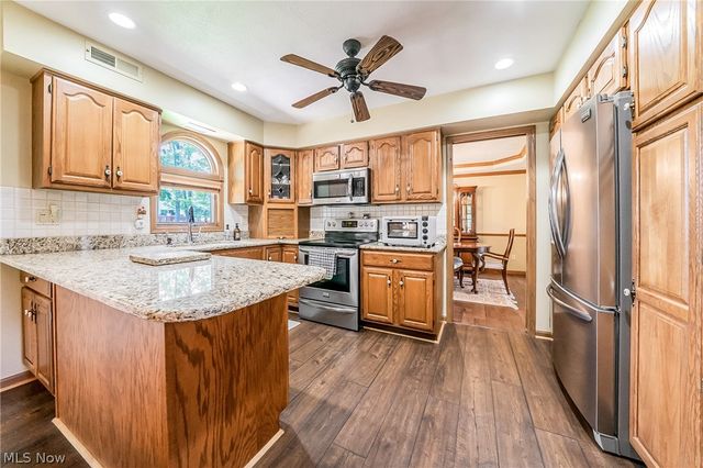 6276 Coldstream, Highland Heights, OH 44143