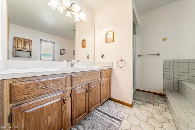 6276 Coldstream, Highland Heights, OH 44143
