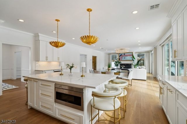 31 North Dr, Livingston Twp., NJ 07039