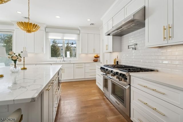 31 North Dr, Livingston Twp., NJ 07039