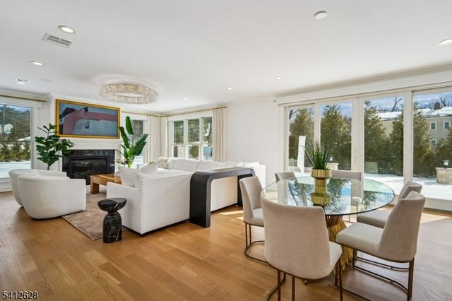 31 North Dr, Livingston Twp., NJ 07039