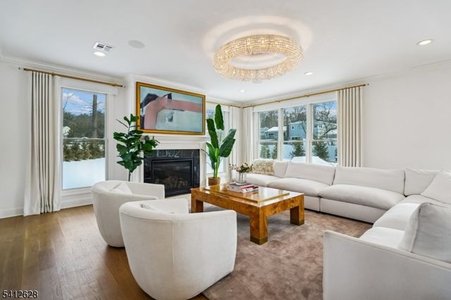 31 North Dr, Livingston Twp., NJ 07039