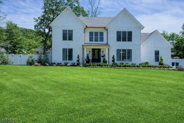 31 North Dr, Livingston Twp., NJ 07039