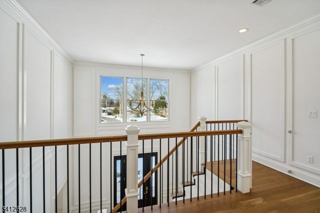 31 North Dr, Livingston Twp., NJ 07039