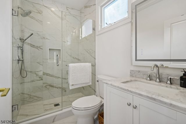 31 North Dr, Livingston Twp., NJ 07039