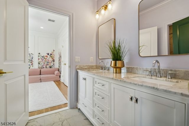 31 North Dr, Livingston Twp., NJ 07039