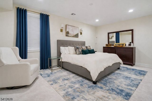 31 North Dr, Livingston Twp., NJ 07039