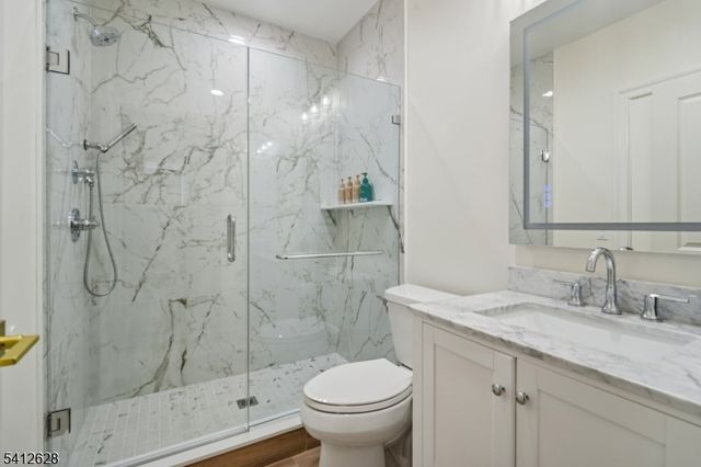 31 North Dr, Livingston Twp., NJ 07039