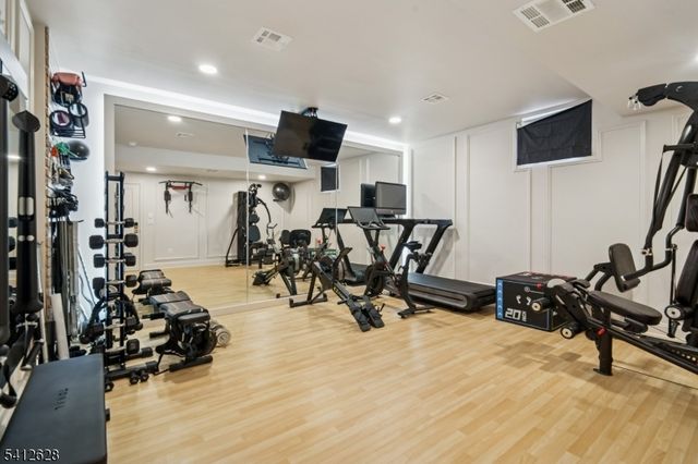 31 North Dr, Livingston Twp., NJ 07039