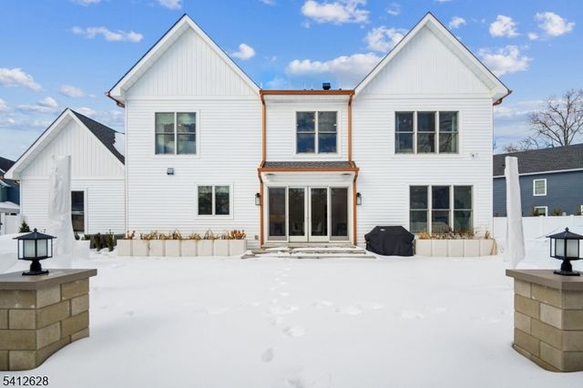 31 North Dr, Livingston Twp., NJ 07039