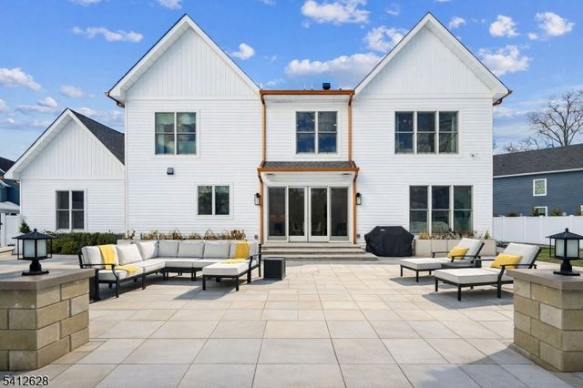 31 North Dr, Livingston Twp., NJ 07039