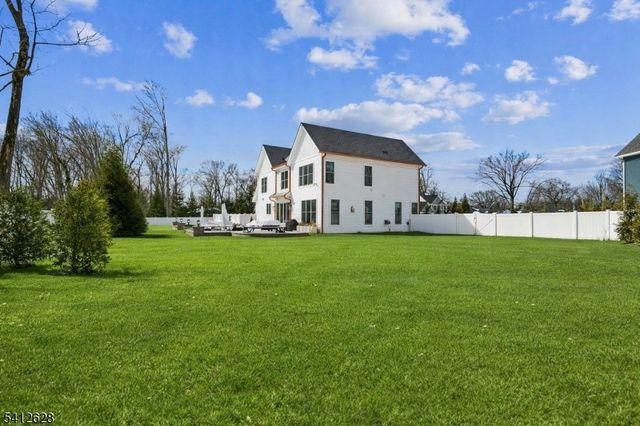 31 North Dr, Livingston Twp., NJ 07039