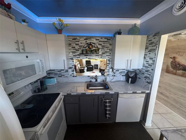 3431 NW 50th Avenue 305, Lauderdale Lakes, FL 33319