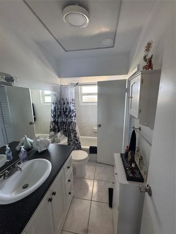 3431 NW 50th Avenue 305, Lauderdale Lakes, FL 33319