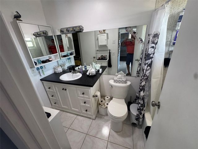 3431 NW 50th Avenue 305, Lauderdale Lakes, FL 33319