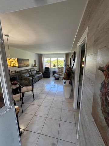 3431 NW 50th Avenue 305, Lauderdale Lakes, FL 33319