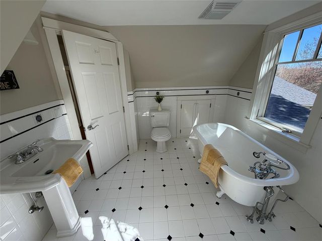 1527 Deerfield Road, Eau Claire, WI 54703