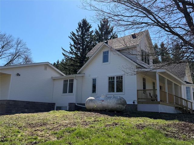 1527 Deerfield Road, Eau Claire, WI 54703
