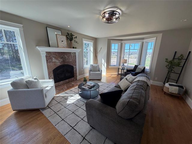 1527 Deerfield Road, Eau Claire, WI 54703