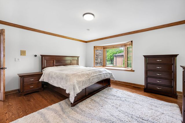 910 Red Fox Lane, Oak Brook, IL 60523