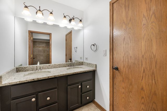 910 Red Fox Lane, Oak Brook, IL 60523