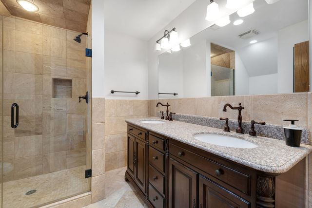 910 Red Fox Lane, Oak Brook, IL 60523