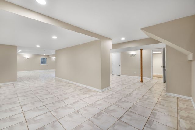 910 Red Fox Lane, Oak Brook, IL 60523