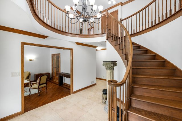 910 Red Fox Lane, Oak Brook, IL 60523