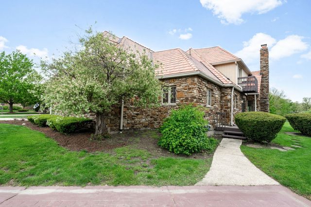 910 Red Fox Lane, Oak Brook, IL 60523