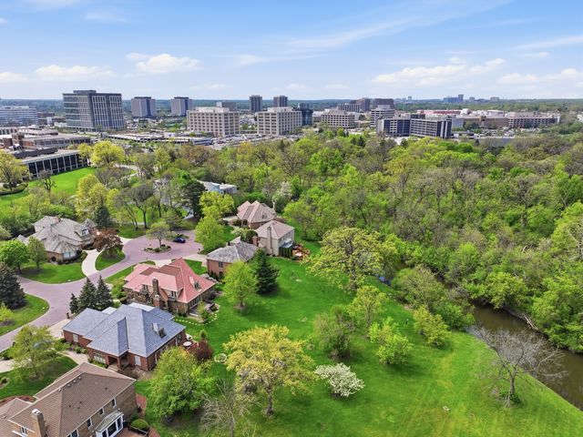 910 Red Fox Lane, Oak Brook, IL 60523