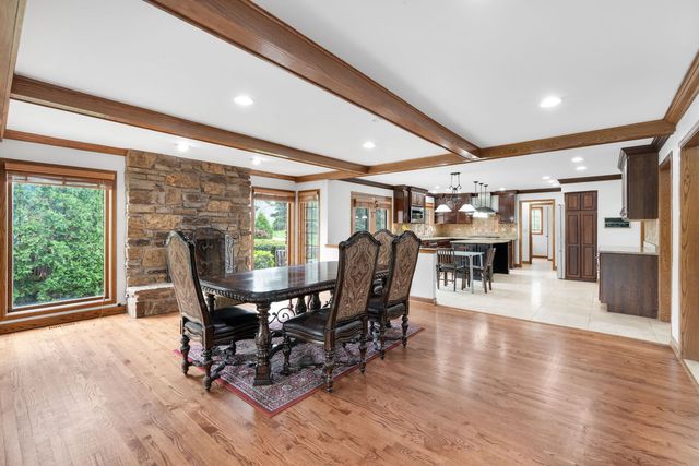 910 Red Fox Lane, Oak Brook, IL 60523